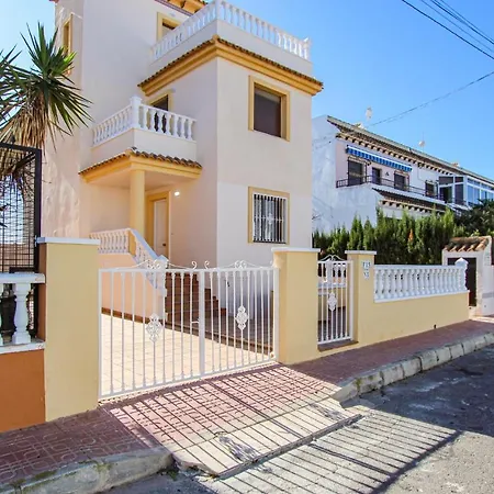 Awesome In W/ Wifi And 3 Bedrooms Casa de Férias Torrevieja